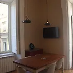 In Flats * Νάπολη